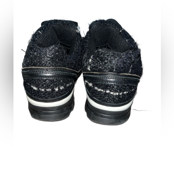 CHANEL TWEED SNEAKERS - Picture 4 of 7